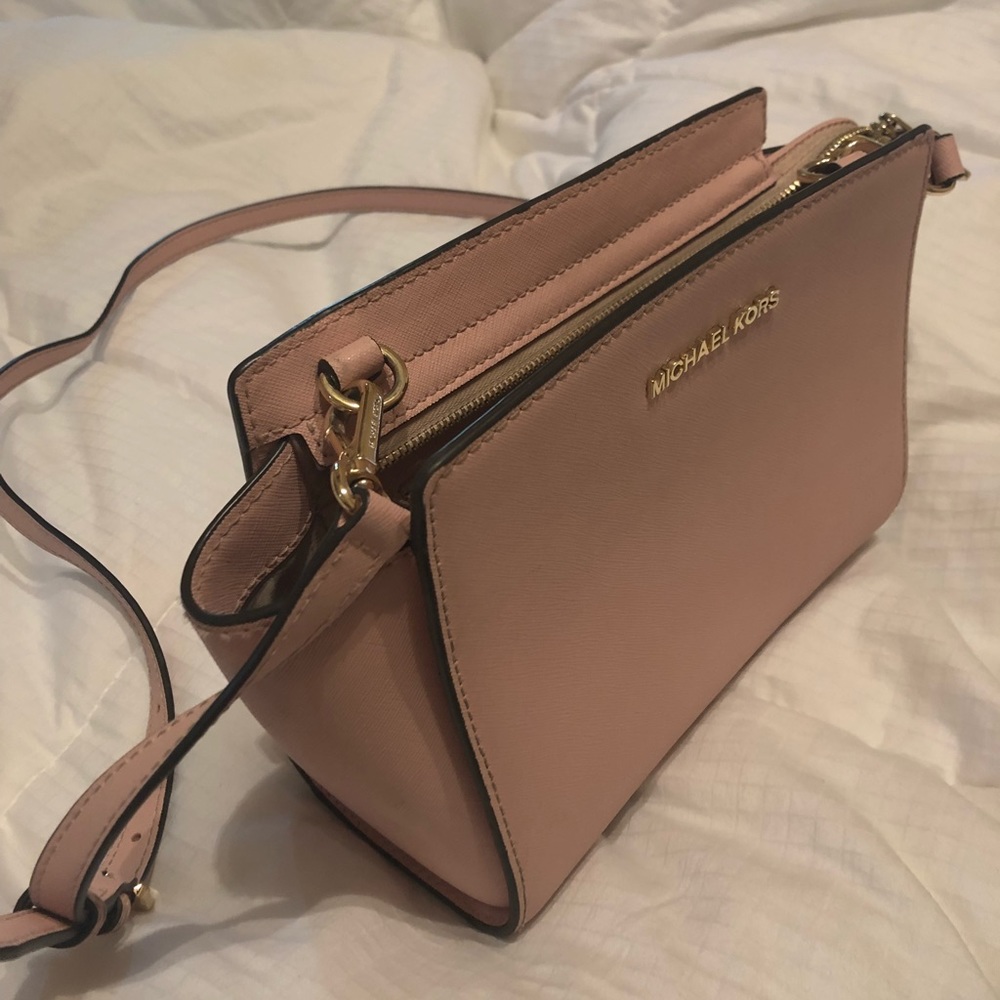 Michael Kors Selma Mini Messenger Crossbody Bag ๐ - Picture 3 of 3